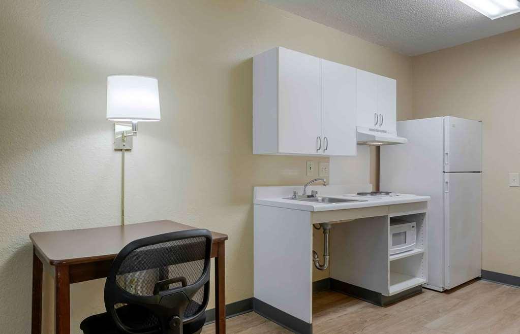 Extended Stay America Suites - Kansas City - South Room photo